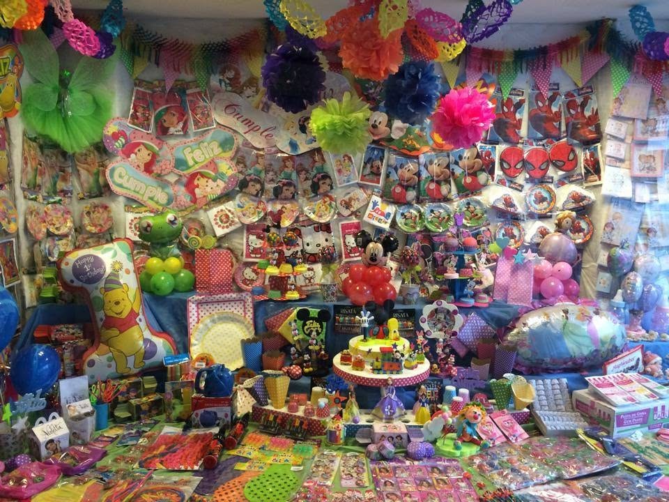 Vidriera con artículos infantiles