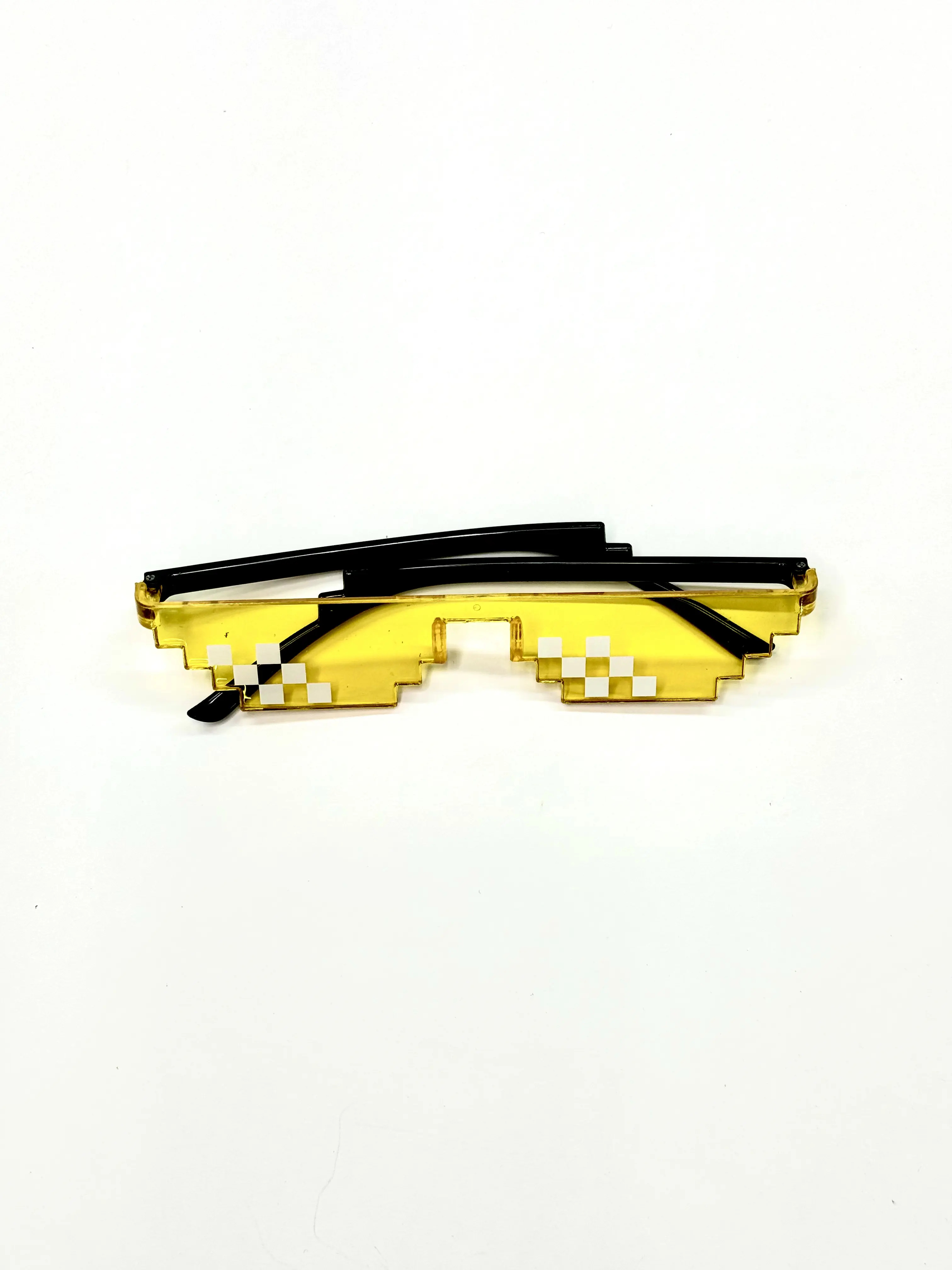 Anteojo pixel · amarillo
