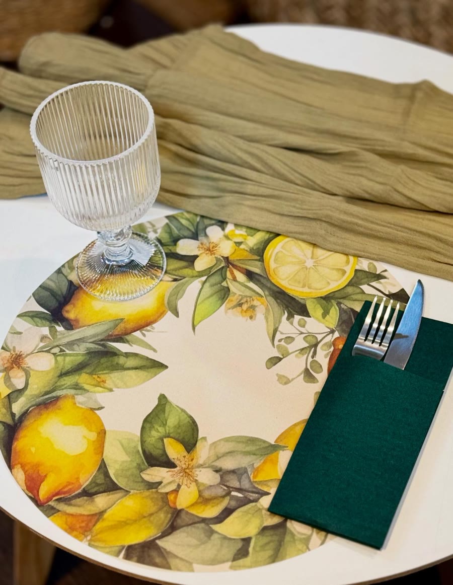 Puesta de mesa · limones