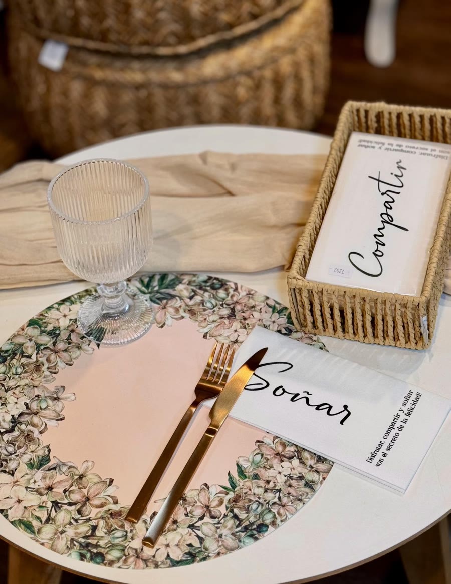 Puesta de mesa · flores